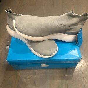 DUXS Generation 01 Slip-On Sneakers Grey Size 13 NWT Comfort Knit Shoes